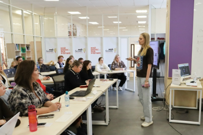 Семинар‑практикум «Нейросети как рабочий инструмент», организованный центром «Мой бизнес» совместно с Кадровым центром г. Петрозаводска, успешно прошёл и вызвал живой интерес у участников.