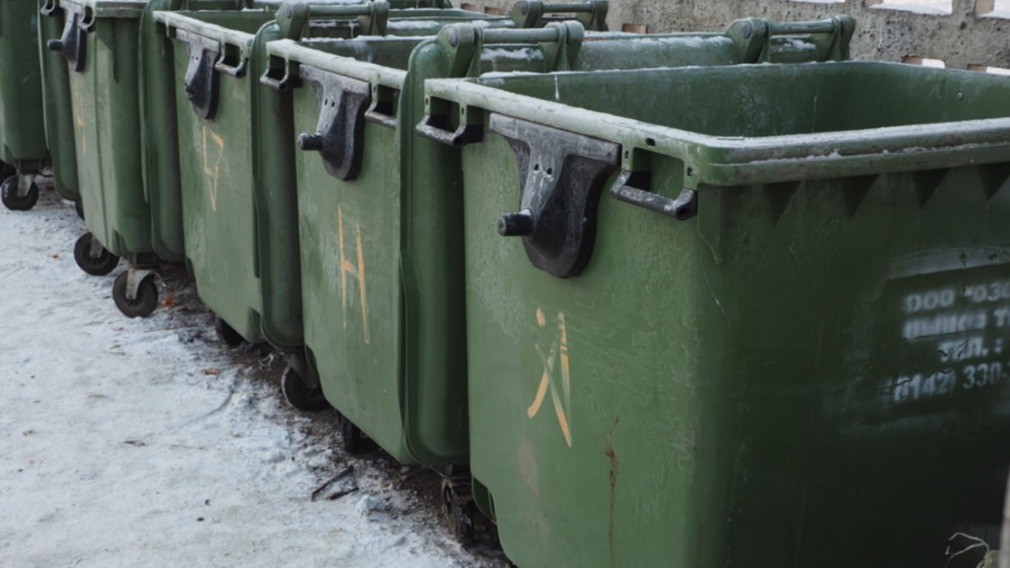 В Краснодаре предложили огораживать мусорные контейнеры забором