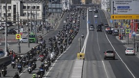 Министр ЖКХ по субботам приезжает на работу мотоцикле