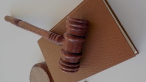 Спор двух УО о праве управлять домами закончился судебной тяжбой
