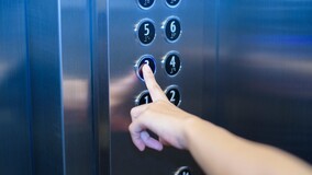 Ростехнадзор разъяснил условия работы устаревших лифтов до их замены