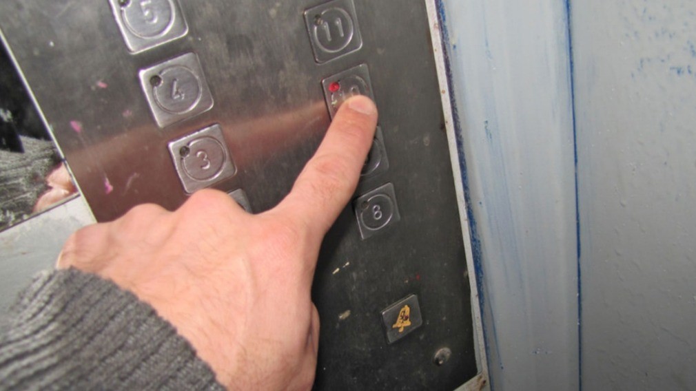 Штрафы до 350 000 рублей грозят УО за нарушение содержания лифтов