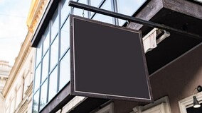 Как УО добиться демонтажа несогласованной вывески на фасаде дома