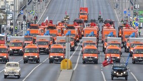 В выходные в Москве прошёл парад коммунальной техники