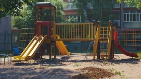 Отвечает ли УО за детские площадки, возведённые застройщиком у МКД