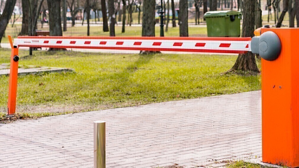 Как в Москве бесплатно и согласно правилам установить у МКД шлагбаум