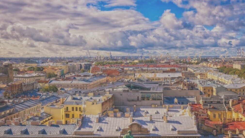 Власти Петербурга предложили легализовать прогулки по крышам МКД