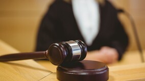 Нельзя автоматически повысить на НДС цену договора с физлицом – КС РФ