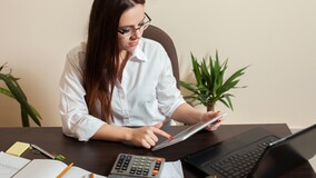 Какие требования к работе по расчётам за ЖКУ включены в профстандарт