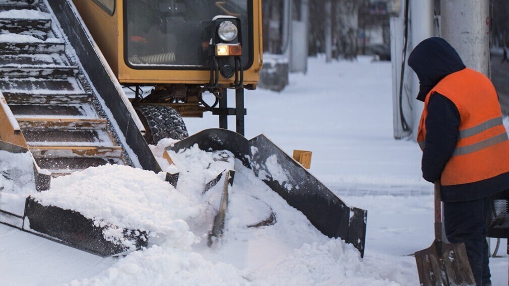 Органы власти в городах штрафуют УО за нарушения при уборке снега
