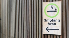 Опубликованы новые требования к местам для курения в МКД