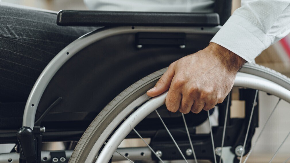 Когда ГЖИ и суд накажут УО за остановку платформы для инвалидов в МКД