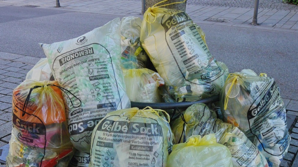 Регоператор запретил УО складывать в баки мусор после субботников