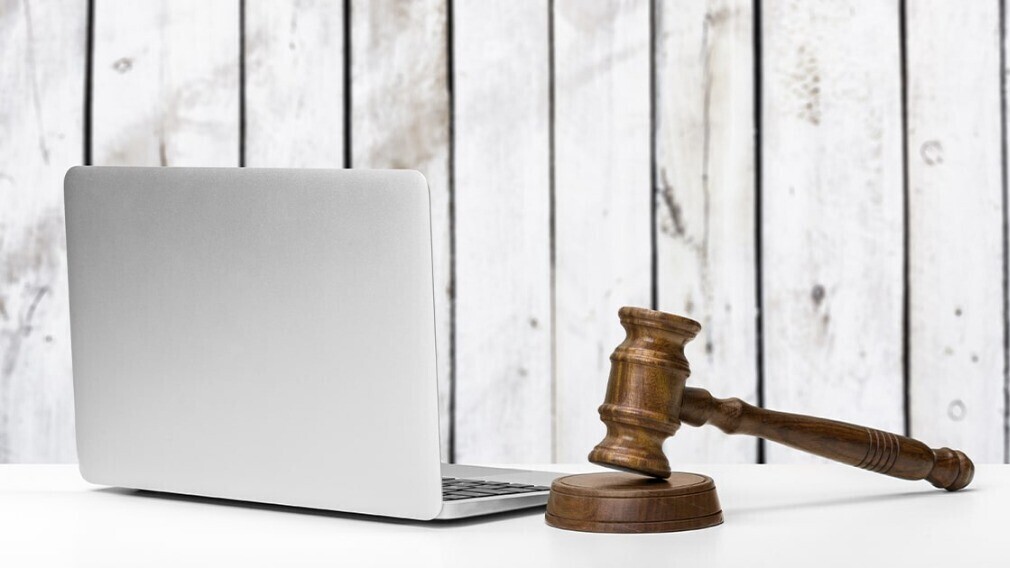 Суды могут отправлять поручения и вызовы онлайн: изменения в КАС РФ