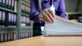 Президент поручил кабмину проработать вопрос освобождения УО от НДС